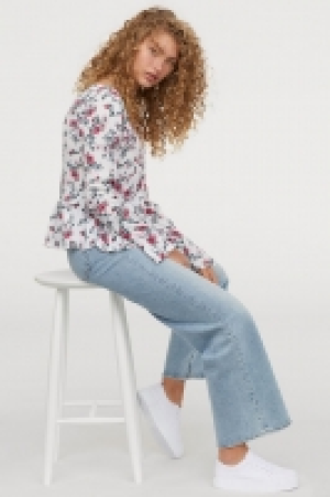  V-neck blouse with buttons 16.00 €