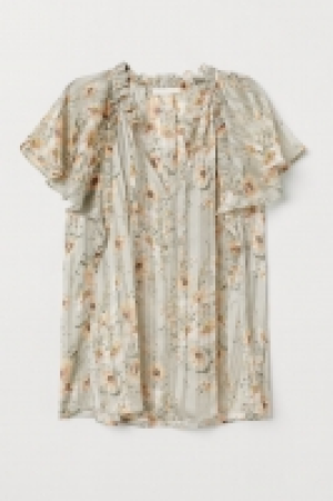  Blouse with butterfly sleeves 9.00 €