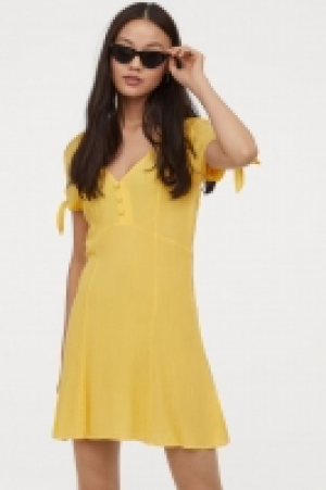 V-neck dress 18.00 €