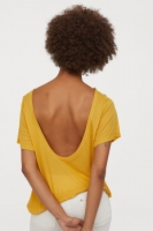  Top with a low-cut back 13.00 €