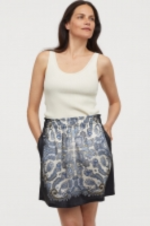  Short skirt 13.00 €