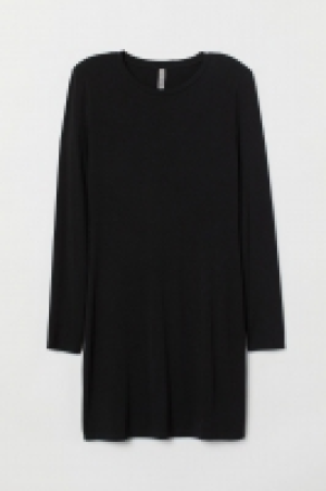  Dress with shoulder pads 13.00 €
