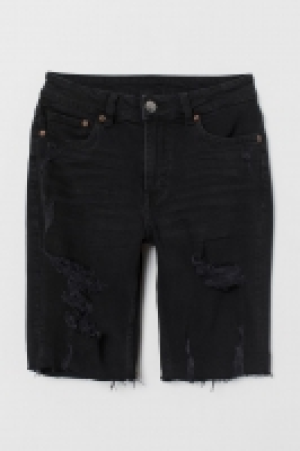  Knee-length denim shorts 16.00 €