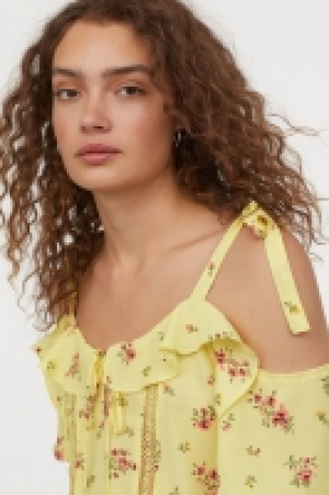  Cold shoulder blouse 10.00 €