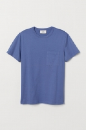  T-shirt with a chest pocket 15.00 €