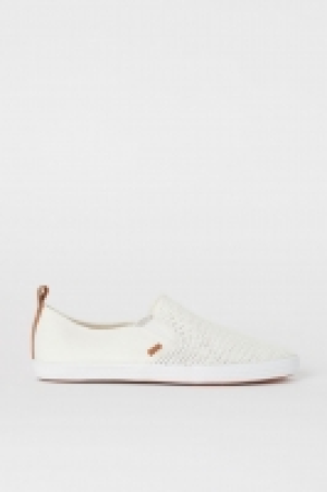  Slip-on trainers 16.00 €