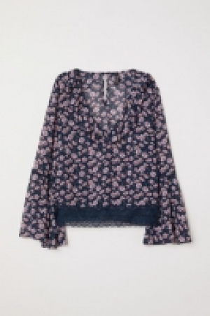 V-neck blouse 22.00 €