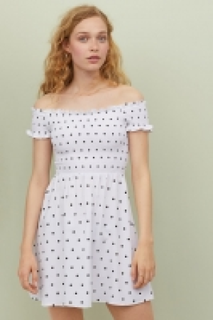  Off-the-shoulder dress 16.00 €