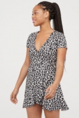  Flounced wrap dress 9.00 €