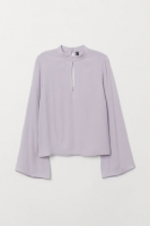  Trumpet-sleeved blouse 16.00 €