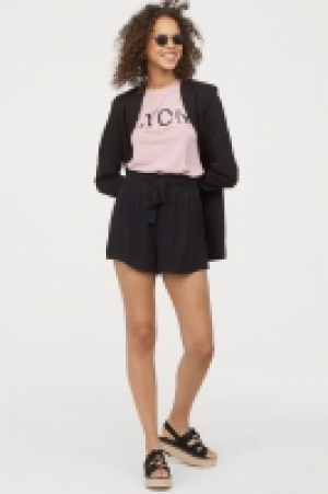  Shorts with ties 10.00 €
