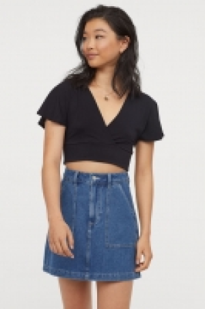  Cropped wrapover top 9.00 €
