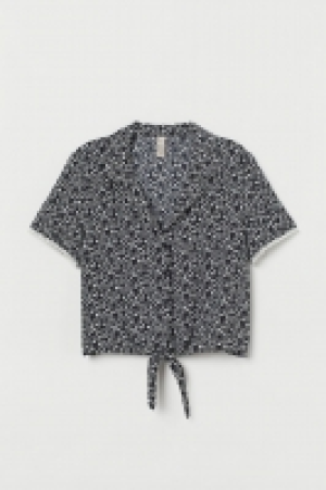  Patterned tie-hem blouse 16.00 €