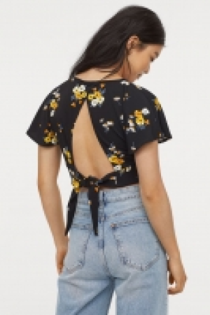  Cropped wrapover top 8.00 €
