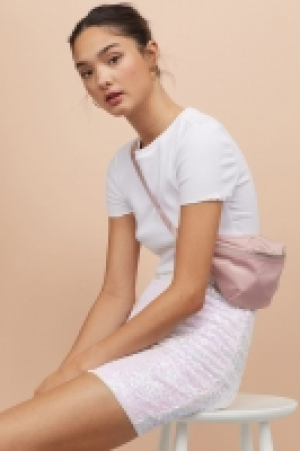  Shimmering skirt 10.00 €