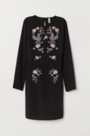  Dress with embroidery 25.00 €