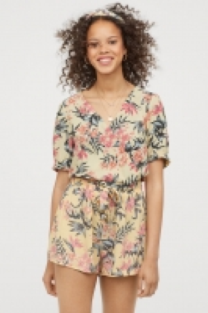  Wrapover blouse with ties 13.00 €