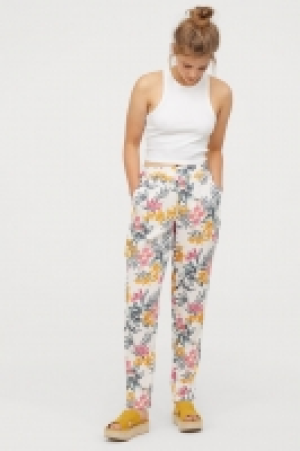  Elasticated viscose trousers 7.00 €