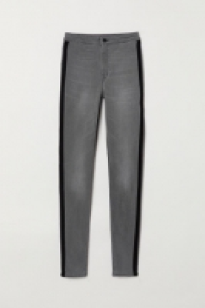  Twill side-striped trousers 21.00 €