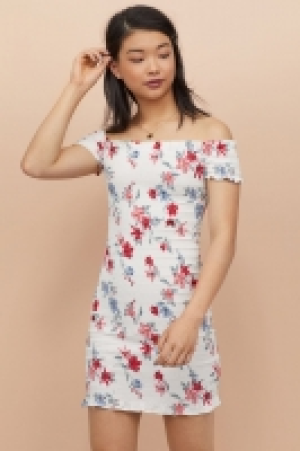  Smocked off-the-shoulder dress 18.00 €