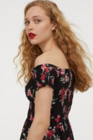  Off-the-shoulder dress 15.00 €