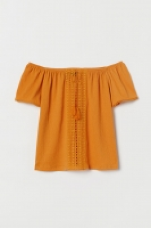  Off-the-shoulder blouse 9.00 €