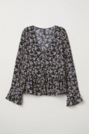  V-neck blouse with buttons 13.00 €
