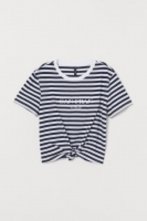  Short tie-hem top 5.00 €