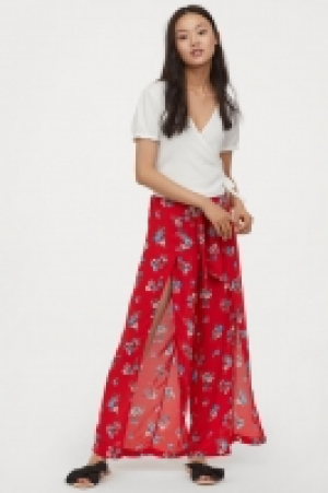  Trousers with high slits 7.00 €