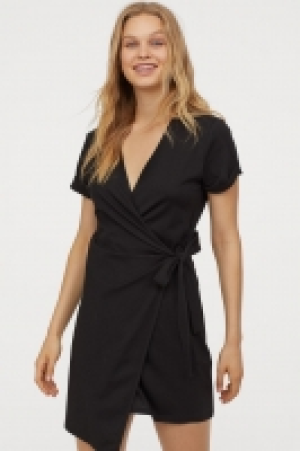  Short wrap dress 13.00 €