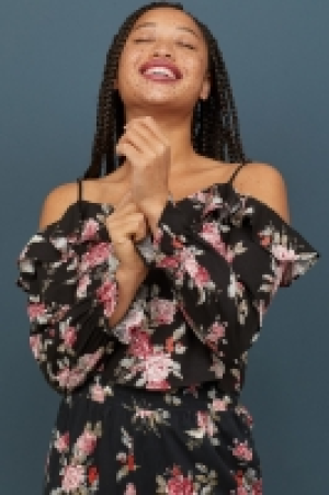  Patterned cold shoulder blouse 13.00 €