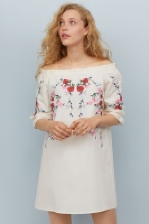  Off-the-shoulder dress 27.00 €