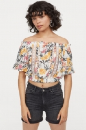  Off-the-shoulder blouse 16.00 €