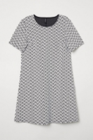  Short-sleeved dress 16.00 €