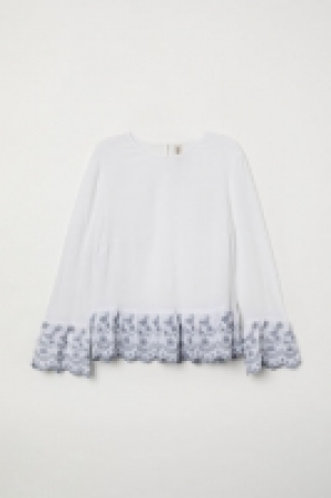  Flounce-sleeved blouse 23.00 €