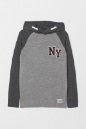  Fine-knit hooded jumper 12.00 €