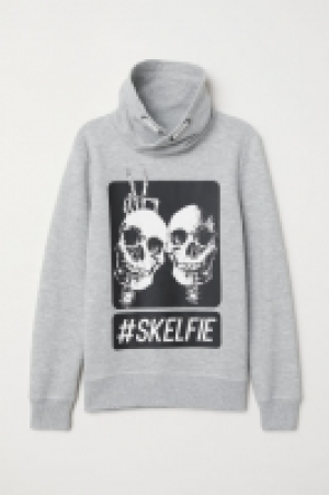  Funnel-collar sweatshirt 14.00 €