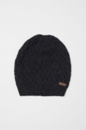  Cable-knit hat 5.00 €