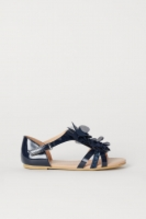  Sandals with tulle roses 13.00 €