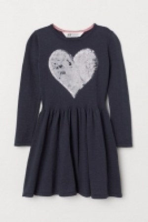  Dress with a sequined motif 16.00 €