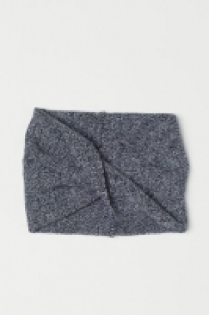  Knitted tube scarf 3.00 €