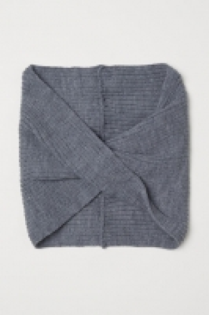  Knitted tube scarf 5.00 €