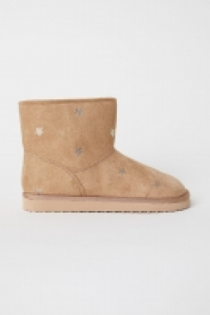  Warm-lined boots 16.00 €