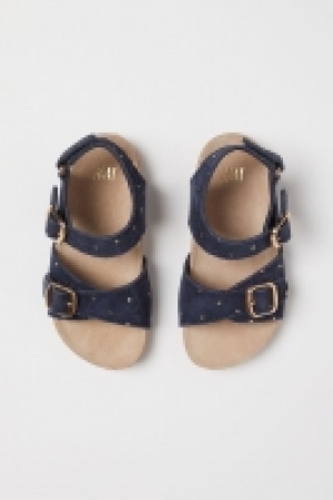 Suede sandals 16.00 €