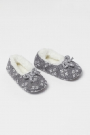 HM   Jacquard-knit slippers