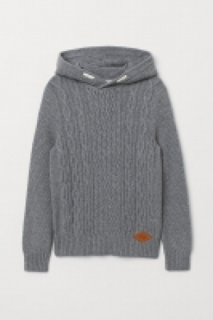  Knitted hooded jumper 17.00 €