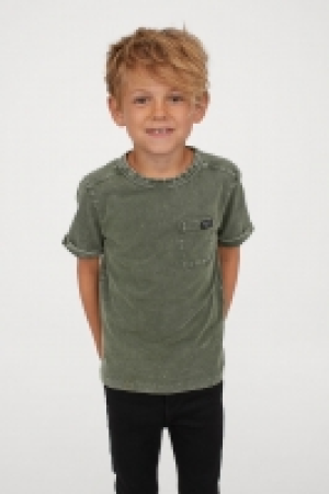  T-shirt with a chest pocket 6.00 €