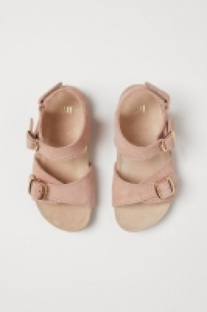  Suede sandals 15.00 €