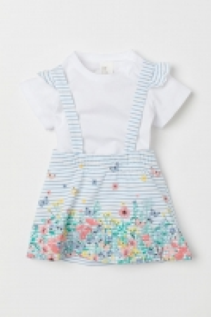  Skirt with straps and a top 7.00 €