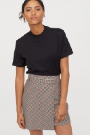  Skirt with a belt 17.00 €